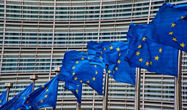 Les gouvernements s'élèvent de plus en plus contre les conditions des platesformes étrangères