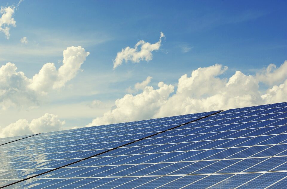 Carrefour: nouveaux contrats sur les énergies renouvelables