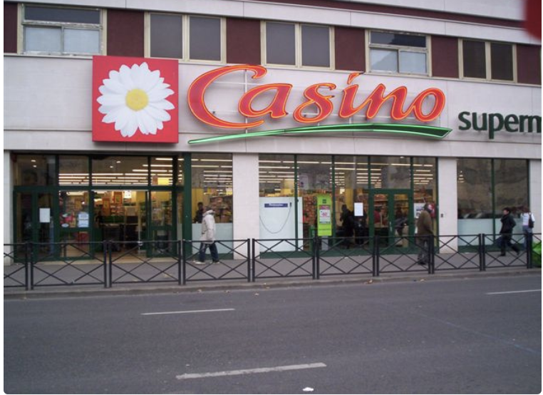 Casino cède 66 magasins aux Mousquetaires et Auchan Retail France
