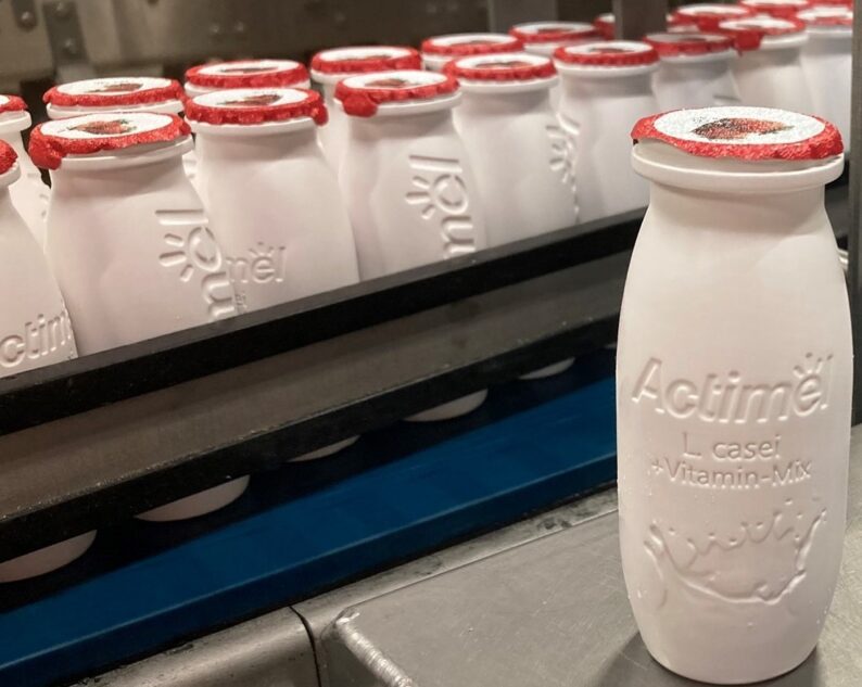 Recyclage : Danone retire les étiquettes de ses bouteilles Actimel