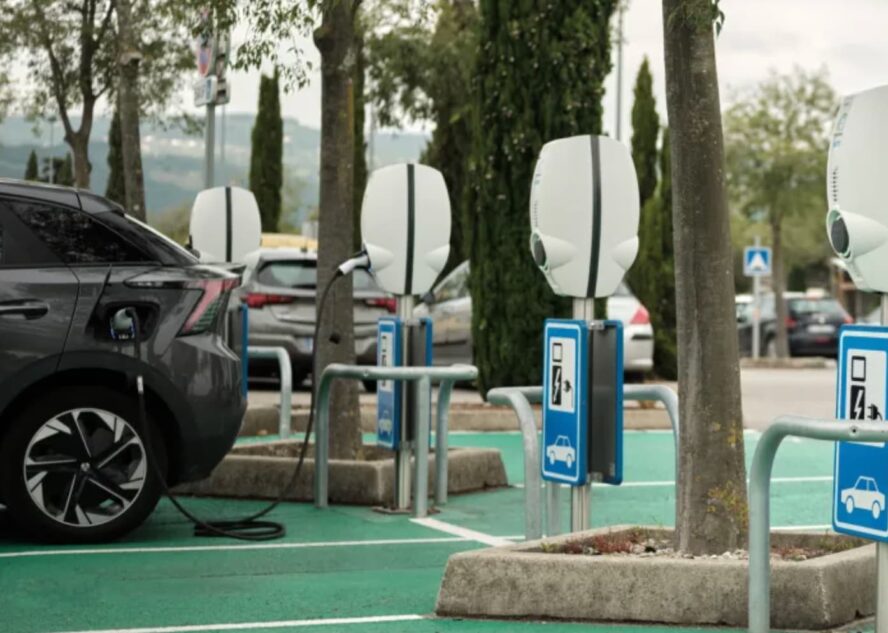 E.Leclerc lance Charge E-Lec, son offre de recharge électrique