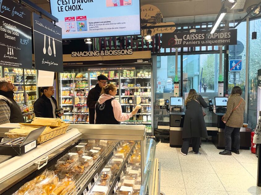 Achats non marchands Mousquetaires : Un lien permanent avec les adhérents Achats non marchands Mousquetaires : Un lien permanent avec les adhérents