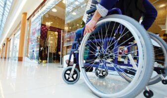 De nombreuses personnes en situation de handicap ont encore des difficultés pour accéder aux offres