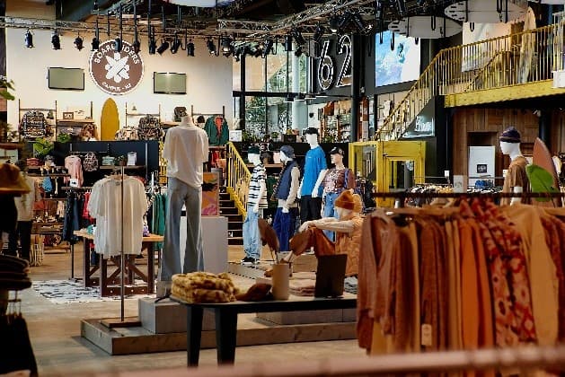 Le groupe Beaumanoir ouvre un pop-up Boardriders au Citadium Caumartin