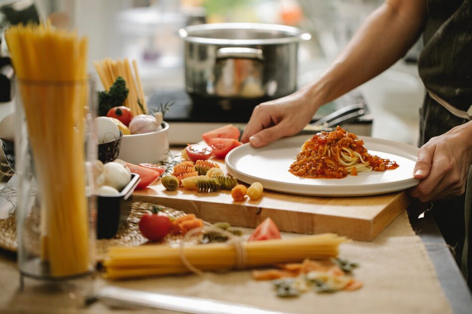 Les Français cuisinent toujours mais différemment selon une étude Ikea X Ifop