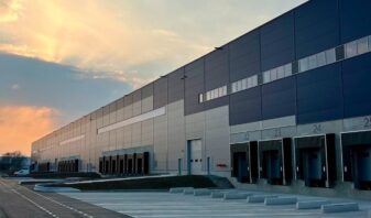 La logistique permet de lutter contre les pure player
