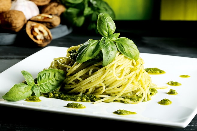 Si les pâtes sont les produits phare de la gastronomie italienne, les consommateurs sont aussi sensibles aux condiments, charcuterie et aux boissons proposés par les acteurs de "la botte"