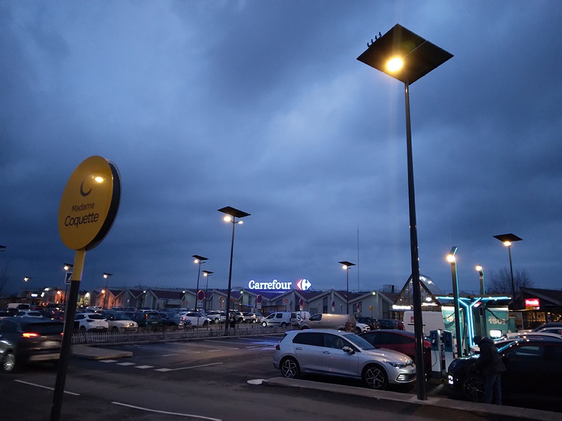 Eclairage extérieur : Carrefour Property x Fonroche Lighting Eclairage extérieur : Carrefour Property x Fonroche Lighting