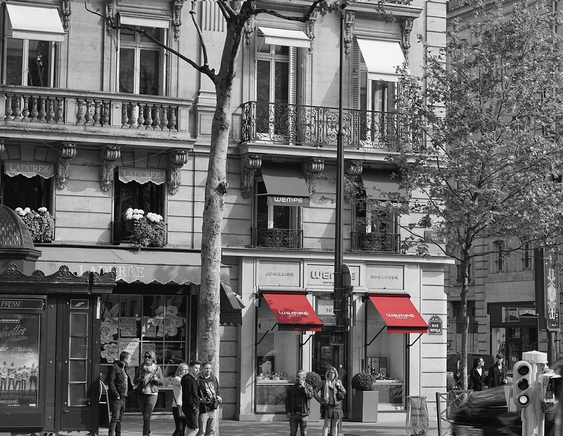 Focus sur Paris : Les marques internationales changent le visage de la capitale Focus sur Paris : Les marques internationales changent le visage de la capitale