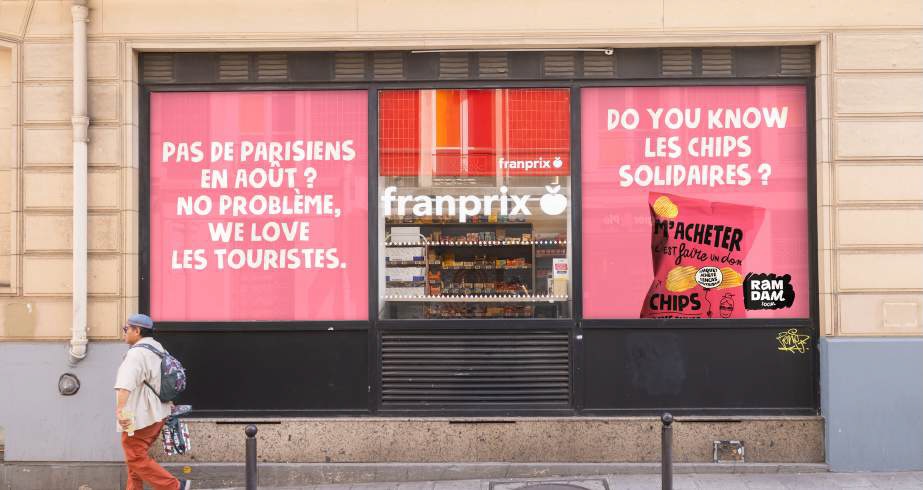 Ramdam Social habille les vitrines de Franprix à Paris en août Ramdam Social habille les vitrines de Franprix à Paris en août