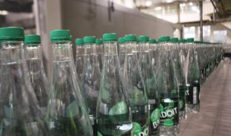 Les bouteilles colorées étaient plus compliquées à recycler pour Danone et sa marque Badoit