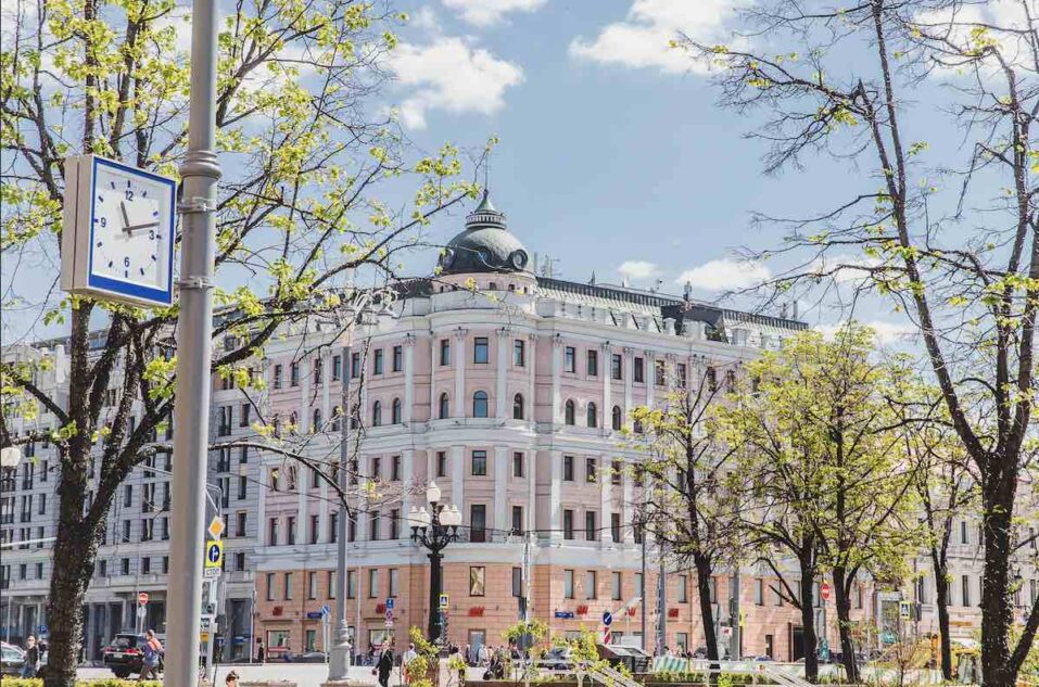 Guerre en Ukraine : H&M suspend temporairement ses activités en Russie